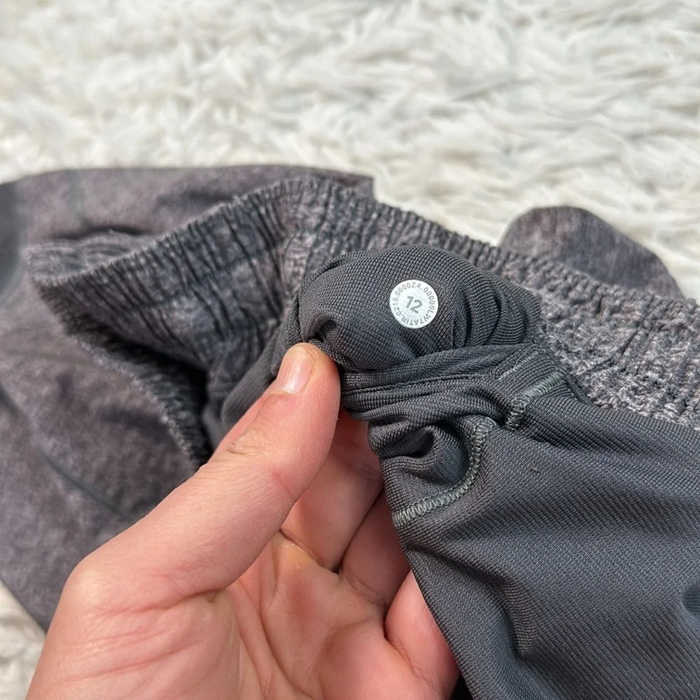 Lululemon Hotty Hot Short 2.5